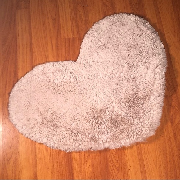 Adorable faux fur heart shaped pink area rug! 💕💕💕 - Picture 2 of 5